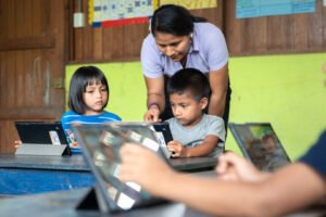 Practical Action: Energía para vivir mejor: cómo la energía solar transforma escuelas y economías rurales