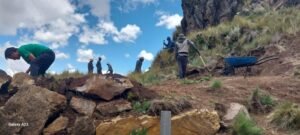 PREDES: Comunidad de Pampallacta refuerza dique de qocha con asistencia técnica del proyecto Kallpachakuy