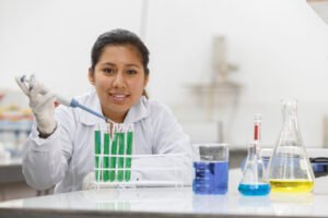 Día Internacional de la Mujer: investigadoras lideraron más de 1,600 proyectos financiados por CONCYTEC en el país