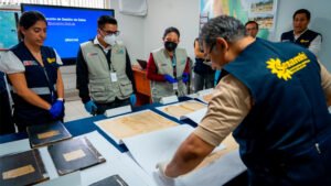 SENAMHI: Senamhi recibe visita de especialistas en conservación y archivos del AGN para evaluación de planillas clima