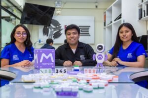 [Universidad Continental] Un robot interactivo desarrollado por estudiantes busca transformar el aprendizaje de las matemáticas en la infancia