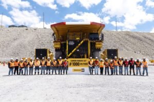 Ferreyros entrega el camión minero Caterpillar número 1,000 en el Perú