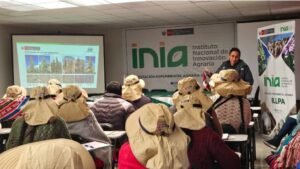 [SENAMHI] Senamhi fortalece capacidades de productores de Ácora mediante intercambio de experiencias agroclimáticas en Puno